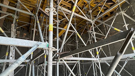 Система лесов PERI UP Rosett - быстромонтируемые леса для опалубливания перекрытий.