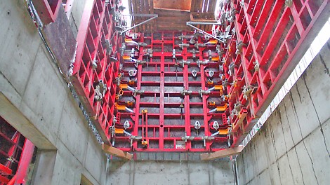 Majakan hissikuiluissa käytössä oli MAXIMO-kuilumuottiratkaisu.