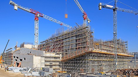 Parco della Musica e della Cultura, Florence, Italy - The PERI UP Rosett modular scaffolding was used as shoring and working scaffold. PERI UP Rosett nodes at 50 cm spacings provided connecting possibilities in all directions. In those areas with particularly high loads, the legs were bundled together by means of 25 cm long ledgers in 25 cm increments.