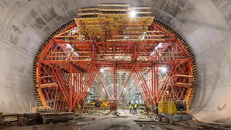 Metro extension, Algiers - The Algerian metro station "Place des Martyrs" is 144 m long and features record-breaking dimensions with its 23 m width and 14.80 m height.