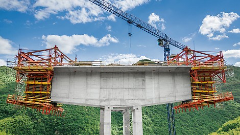 Kičevo Podvis Motorway Bridge, Northern Macedonia With the balanced cantilever method, the superstructure is symmetrically realised on both sides in the form of a balance beam - starting from the rigidly connected pier.