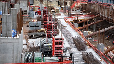 Торцевые отверстия есть в каждом типовом щите. Любой сложный конструктив, ответвления стен и углы можно опалубить с минимальным использованием бруса и дорогой оснастки. 