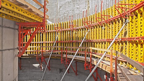 Panely VARIO byly ve 2. a dalších záběrech postavené na pohodlných lávkách.