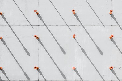 Os laços de DK formam um padrão regular em toda a superfície do concreto. (Foto: seanpollock.com)