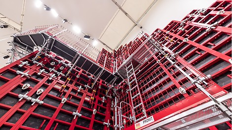 Visitors to the PERI exhibition hall at the bauma can gain insight into the future of MAXIMO Panel Formwork. Thanks to a comprehensive facelift, the MAXIMO Panel Formwork now masters the balancing act between efficiency and sustainability for a wide range of applications.