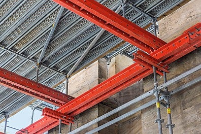 Einfache Verbindungstechnik dank dem Montageprinzip „stecken statt schrauben“, das auch beim Superbaukasten gilt und womit in vielen Situation auf zeitraubende Kupplungsarbeiten verzichtet werden kann