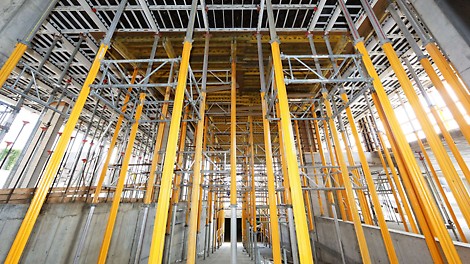 Lightweight aluminum MULTIPROPS allowed for slab heights up to 23&#039; on this project