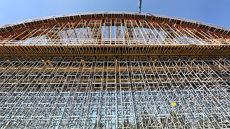 Podparcie ustroju nośnego przy użyciu wież ST 100.