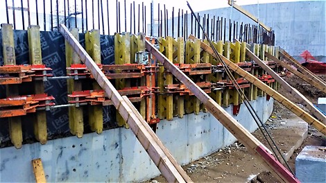 RUNDFLEX panels being used to form the slab edge for a new clarifier tank