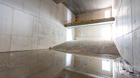 Bij de bouw van de bioscoopzalen is de MAXIMO paneelbekisting toegepast. Er is sprake van diverse wandhoogtes. De maximale storthoogte bedroeg circa 10 m. 