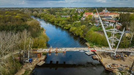 Budowa Kładki pieszo-rowerowa przez Wartę w miejscowości Owińska pod Poznaniem.