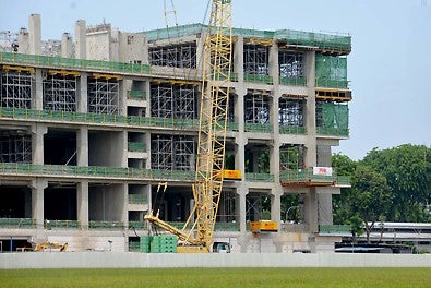 PERI UP MD (PS100) and loading platform in view