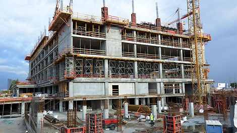 שולחנות מולטיפרופ בקומות הטיפוסיות.