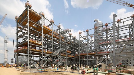 The PERI integrated scaffold program increases safety, predictability and efficiency on large industrial sites by providing planning and monitoring software as well as one of the safest and most efficient scaffolding products on the market