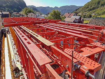Fedeåna bru VRB fagverksbjelker GT24 trebjelker RCS klatreskinner PERI Prokit sikringsutstyr forskaling stillas engineering infrastruktur