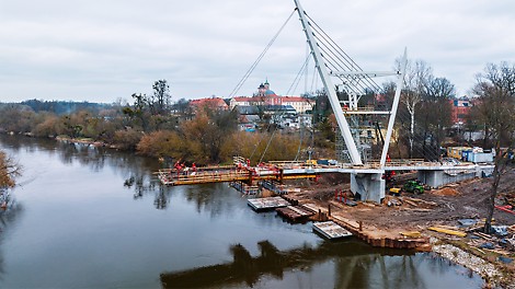 Budowa Kładki pieszo-rowerowa przez Wartę w miejscowości Owińska pod Poznaniem.