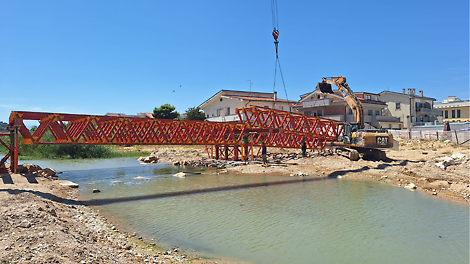 Progetto ponte ciclopedonale Francavilla al mare Progetto ponte ciclopedonale Francavilla al mare: posa in opera delle travi reticolari