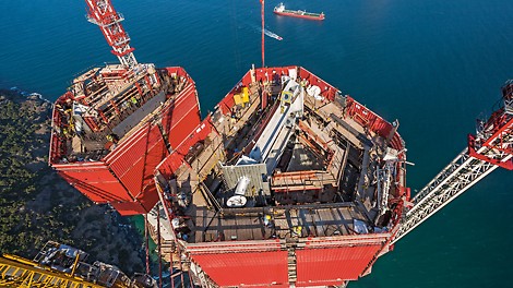 A further challenge is adapting the formwork to the changing dimensions and positioning of the steel mounting parts for guiding the stay cables. The complete solution from PERI meets the strict requirements regarding high flexibility and dimensional accuracy.