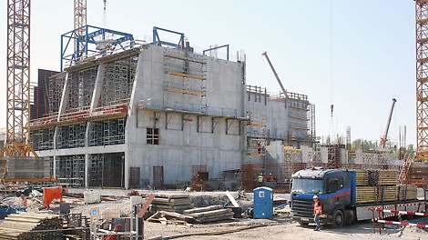 Ostatni etap deskowań na Głównym Budynku Procesowym.