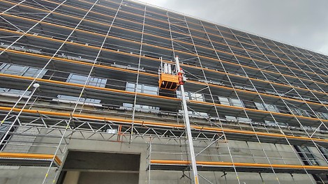 Alimak STS 300 The Alimak STS 300 is designed for use with all PERI UP scaffolding systems.