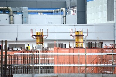 VARIO Column Formwork with a mix of 600 x 450mm and 600 x 600mm sizes