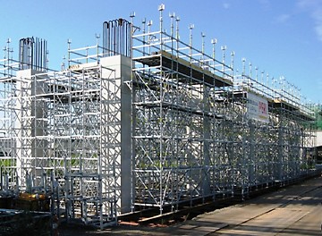 北海道新幹線工事、大野新道橋りょう工事<br/>【ドイツ最新鋭型くさび式保工 PERI-UP ロゼット・STR 100】<br/>