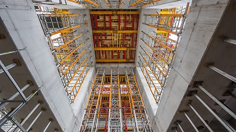 I sistemi modulari di sostegno si sono adattati alla forma architettonica complessa dell&#039;edificio