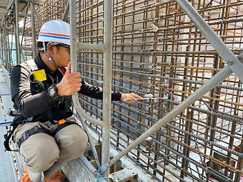 高知港三里地区防波堤(南)工事 高知港三里地区防波堤(南)工事