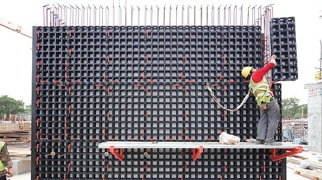 The weight of the largest DUO panel is less than 25 kg.