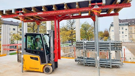 Only one person is needed to move the industrial truck with the PERI Table  Lifter Rig quickly and safely.