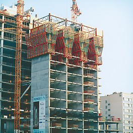 The loads from the ACS self-climbing formwork were safely transferred via the anchors into the building.