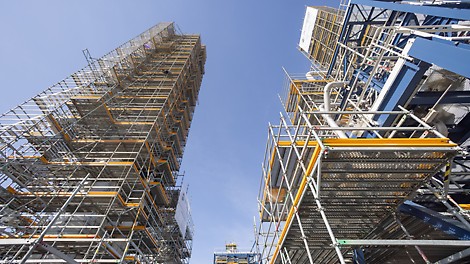 Für die sichere Montage der komplexen Anlagentechnik wurde ein räumlich angepasstes Arbeits- und Schutzgerüst mit bis zu 65 m Höhe sowie Zugänge und Plattformen geschaffen.