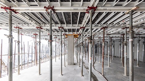 Sinnvoll ergänzt wurde das Schalungssystem SKYMAX durch die PEP Alpha-2 Deckenstützen, die schwerpunktmäßig im Wohnbau sowie im leichteren Gewerbebau eingesetzt wird.