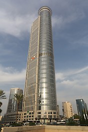 פלטפורמה פנימית של 210 מ&quot;ר ועליה 450 מ&quot;ר תבניות ואריו, מטפסת ללא מנוף 