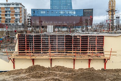 Jednostavna montaža TRIO oplate visine od čak 330 cm doprinela je velikoj uštedi vremena na ovom projektu