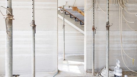 Beim Bau des dritten Hauses wurde zum ersten Mal in Deutschland als Bindemittel evoZero® von Heidelberg Materials verwendet, der weltweit erste Net-Zero-Zement auf Basis von CO₂-Abscheidung und -Speicherung.<br/>(Foto: PERI 3D Construction)