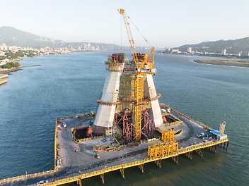 台湾実績）淡江大橋（施工中）
