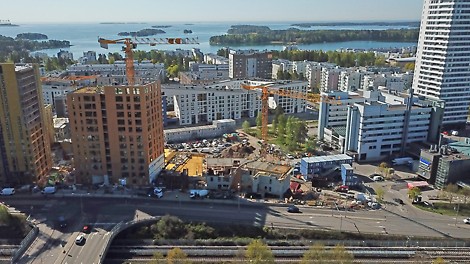 As Oy Helsingin Atlas PERI on ollut vahvasti mukana sekä asuintalojen - Hyperion vasemmalla harjakorkeudessaan ja Atlas muutaman kerroksen korkeudessaan oikealla - että Delfiiniparkin toteutuksessa.