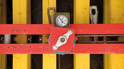 The use of SVB self-compacting concrete and the large concreting heights made it necessary to configure the VARIP GT 24 wall formwork system to handle a concrete pressure of 120 kN/m².