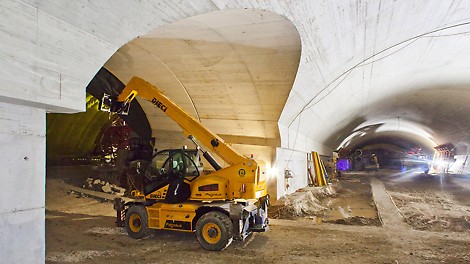 派利模板方案确保了隧道与通道结构都能达到清水混凝土要求。<br/>