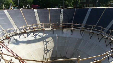 The sloped slabs of the water treatment plant required a highly flexible formwork system