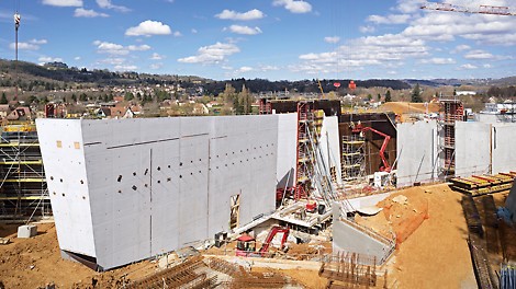 Lascaux IV - Centre International d’Art Pariétal (CIAP): Overall view of the museum complex. Through the TRIO panel formwork, the high requirements on the concrete surfaces have been fully met.