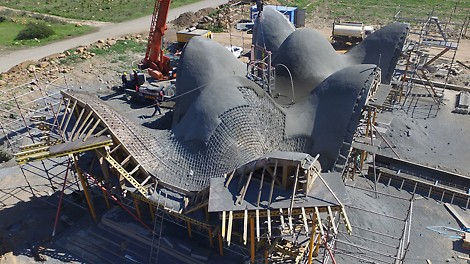 584 trusses were used to shape the roof