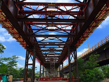 Celosías y ménsulas VARIOKIT para el soporte del tablero del Puente.