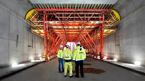 The slab formwork carriages used are very modular in their design; the great flexibility of the VARIOKIT standard components facilitate simple adjustments to suit project-specific conditions. The relatively low weight of the VARIOKIT solutions is an additional benefit of the Engineering Construction Kit.