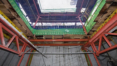 Com o sistema de auto escalada PERI ACS, os poços do elevador foram construídos sem a necessidade de um guindaste.