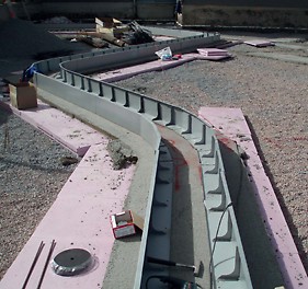 Speed Edge Formwork consists of galvanized sheet steel and is designed for the installation of floor and base slabs.