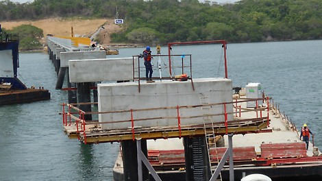 En esta fotografía se puede apreciar el buen acabado de concreto dejado por el versátil sistema de encofrado Liwa, así como también el rendimiento proporcionado. 