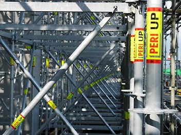 北海道新幹線工事、大野新道橋りょう工事<br/>【ドイツ最新鋭型くさび式保工 PERI-UP ロゼット・STR 100】<br/>