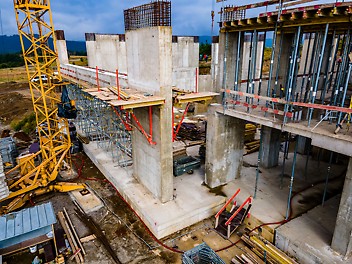 Отделните компоненти на катерещата система SCS могат да бъдат използвани в различните етапи на строителството